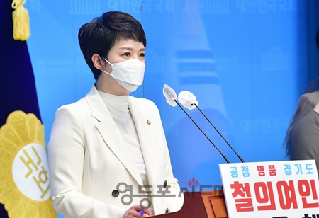 ▲김은혜 의원이 4월 6일 오후 국회 소통관에서 기자회견을 열고 경기도지사 선거 출마를 선언하고 있다. ⓒ영등포시대