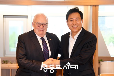 ▲오세훈 서울시장과 만난 에드윈 퓰너(Edwin J. Feulner) 헤리티지재단 창립자(왼쪽) Ⓒ이미지제공: 서울시