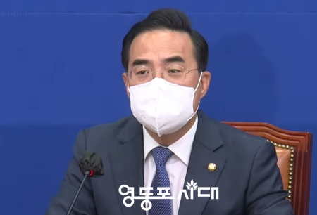 ▲박홍근 민주당 당대표 직무대행이 8월 말까지 활동할 비상대책위원회 위원장과 위원 추천 명단을 발표하고 있다. Ⓒ델리민주 유튜브 방송 캡처