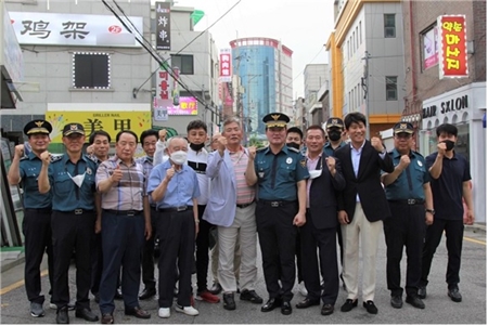▲7월 11일 영등포경찰서와 지역 내 범죄 예방 활동을 펼친 관계자들이 기념사진을 찍고 있다. Ⓒ영등포경찰서 