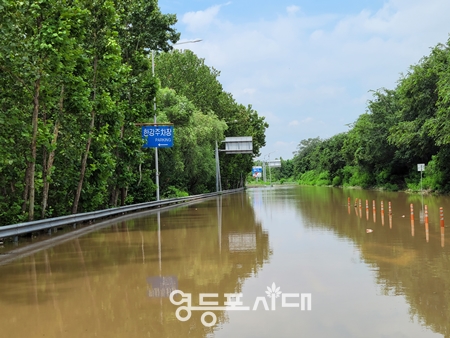 ▲8월 10일 오후 2시 30분 현재 한강주차장이 물에 잠겨있다. Ⓒ영등포시대