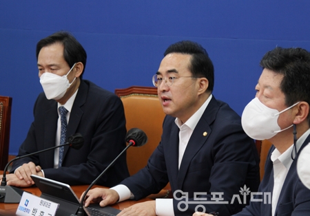 ▲박홍근 원내대표(사진 가운데)가 “민주당은 국회 차원에서 논의를 시작하겠다”라고 밝히고 있다. Ⓒ영등포시대