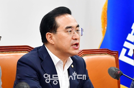 ▲박홍근 민주당 원내대표가 8월 23일 원내대책회의에서 한동훈 법무부 장관을 향해 “마치 ‘미운 일곱 살’ 같았다”라고 비판하고 있다. Ⓒ영등포시대 