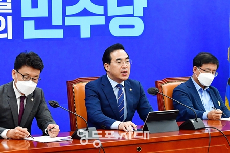 ▲박홍근 원내대표가 9월 1일 국회에서 정책조정회의를 열고 ‘민생제일’ ‘국민 우선’ 정기국회를 강조하고 “윤석열 정부의 재정 운용 기조를 바로 잡겠다”라고 강조하고 있다. Ⓒ영등포시대