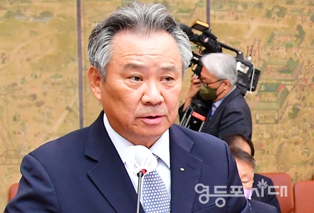 ▲14일 국회에서 열린 문화체육관광위원회 2022 국정감사에 증인으로 출석한 이기흥 대한체육회 회장이 업무보고를 하고 있다. Ⓒ영등포시대 