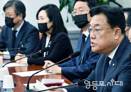 ▲정진석 국민의힘 비대위원장이 11월 2일 국회에서 열린 비대위원회에서 “여야와 정부 그리고 전문가들이 참여하는 ‘이태원사고조사특별위원회’를 구성할 것”을 제안하고 있다. Ⓒ영등포시대 