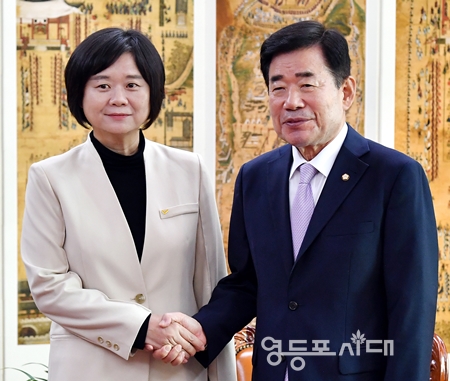 ▲정의당 이정미 대표는 11월 9일 김진표 국회의장을 예방해 10.29 이태원 참사, 경제위기 등 당면한 주요 현안들에 대한 의견을 폭넓게 나누었다.Ⓒ영등포시대