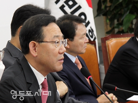 ▲주호영 원내대표가 14일 오전 “국회를 장악한 사람들이 국회를 박차고 거리로 나가서 이러한 이상한 행동을 하는 것이 우리 국회사와 민주당사에 큰 오점으로 남을 것이 분명하다”라고 말하고 있다.Ⓒ영등포시대