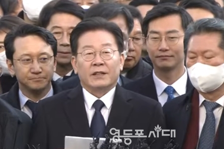 ▲이재명 대표가 10일 오전 성남지청 앞에서 기자회견을 열고 자신의 수사에 관해 부당함을 강조하고 있다. ⒸMBC유튜브 캡처