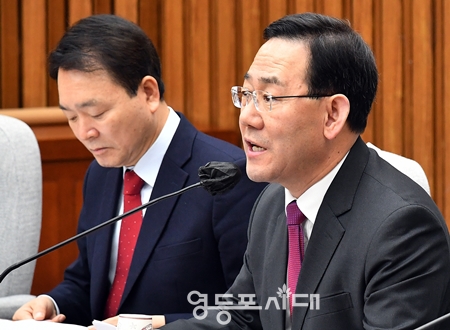 ▲주호영 원내대표가 17일 국회에서 열린 원내대책회의 모두 발언에서 “이재명 대표는 법조인답게 국회의 불체포특권 방탄에 숨어서 해결하려고 하지 말고 당당하게 법원의 영장실질심사에 응해서 본인의 무고함을 밝혀야 한다”라고 밝히고 있다. Ⓒ영등포시대