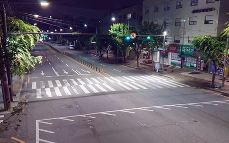 ▲ 2022년 횡단보도에 설치된 투광등 모습