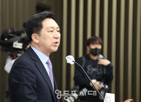 ▲김기현 대표가 “협치와 대화를 하는 것은 힘이 바탕이 되지 않으면 절대로 협치도, 대화도 되지 않는다”라며 국회 주도권을 쥔 협치와 대화를 강조하고 있다./사진=박강열 기자