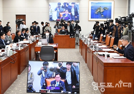 ▲국회 교육위원회 유기홍 위원장이 3월 31일 정순신 변호사의 아들 학교폭력 진상조사를 위한 청문회를 개최하고 이주호 교육부 장관에게 당부의 말을 하고 있다. Ⓒ영등포시대