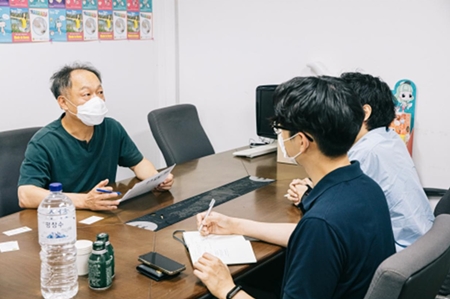 ▲2022년 소상한 온라인 가게로 선정된 한 업체의 컨설팅 장면/이미지=영등포구 제공