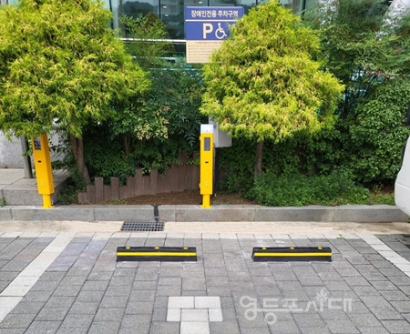 ▲장애인전용주차구역에 설치된 무인단속기/이미지 제공= 영등포구