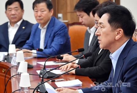 ▲김기현 대표가 18일 국회에서 열린 최고위원회 모두 발언에서 “당 소속 의원들은 물론이고 각 당협위원장, 지자체장, 정부 관계자 또한 부적절한 언행으로 물의를 빚는 일이 없도록 해주실 것”을 당부하고 있다. Ⓒ영등포시대 