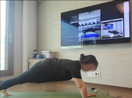 ▲줌을 통해 집에서 운동 수업에 참여하고 있는 모습/이미지=영등포구 제공