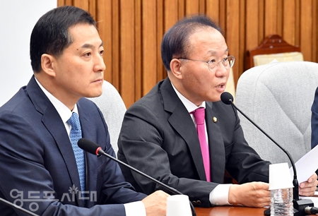 ▲국민의힘 윤재옥 원내대표가 9월 22일 국회에서 열린 원내대책회의 모두 발언에서 “민주당이 방탄이라는 족쇄를 벗어버리고 당 대표 개인을 위한 사당에서 국민을 위한 공당으로 돌아올 기회다”라고 밝히고 있다. Ⓒ영등포시대