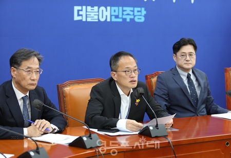 ▲박주민 원내수석부대표(사진 가운데)가 “내일 열리는 본회의에서 다 아시는 것처럼 굉장히 중요한 여러 안건들이 처리될 예정이다”라고 밝히고 있다. Ⓒ영등포시대