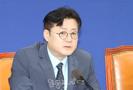 ▲홍익표 원내대표가 10일 국회에서 국정감사 대책회의 모두 발언에서 윤석열 정부 1년 5개월 만에 있는 사실상 첫 국감”임을 강조하고 있다. Ⓒ영등포시대 