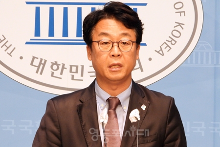 ▲곽규택 대변인은 8월 21일 발표한 논평에서 민주당이 판사 임용에 필요한 법조 경력을 단축해 주는, 이른바 ‘판사 자격 완화법’을 최근 재발의 한 것에 대해 강하게 비판했다. Ⓒ영등포시대 