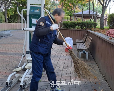 지난해 양평유수지 생태공원 가꾸기 사업 참여 모습./사진=영등포구 제공