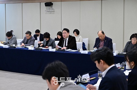 ▲이성배 서울시의회 국민의힘 대표의원이 지난 13일 열린 서울시와의 당정협의회에서 발언하고 있다./이미지=서울시의회 제공