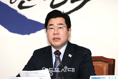 ▲박찬대 더불어민주당 원내대표가 21일 서울 여의도 국회에서 열린 최고위원회의에서 발언하고 있다. ©김정현 기자