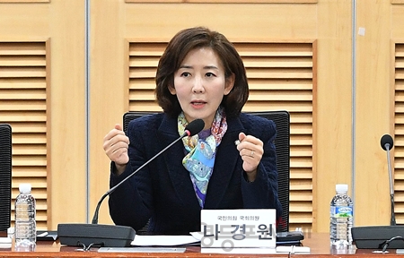 ▲3월 6일 국회에서 국회 인구와 기후 그리고 내일과 공동으로 모스 탄 (Morse Tan, 한국명: 단현명) 전 美 대사 초청 세미나 “자유민주주의 위기, 한미 자유동맹의 길”을 개최한 나경원 의원 Ⓒ영등포시대