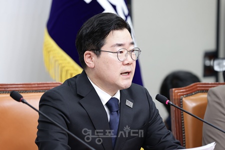 ▲박찬대 더불어민주당 원내대표가 10일 서울 여의도 국회에서 열린 최고위원회의에서 발언하고 있다. ⓒ김정현 기자