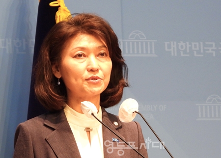 ▲3월 14일 국회 소통관에서 기자회견을 열고 교육부가 발표한 2024년 사교육비 조사 결과를 분석하고, 이에 대한 대응책을 촉구한 강경숙 국회의원 Ⓒ영등포시대