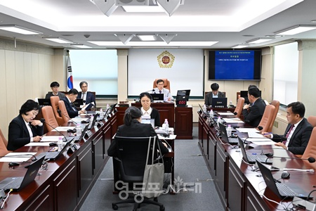 ▲서울시의회 면목선 건설사업 조속 추진을 위한 특별위원회가 4월 15일 제2차 회의를 열고 서울시 교통실로부터 업무보고를 받고 있다. ⓒ서울시의회 제공