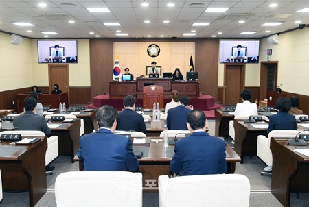 ▲정선희 영등포구의회 의장이 25일 구의회에서 열린 제260회 1차 본회의에서 개회사를 하고 있다. ⓒ영등포시대 