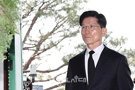 ▲김문수 국민의힘 대선 후보가 13일 오전 대구 동구 국립신암선열공원을 방문해 참배하고 있다. ⓒ국민의힘 제공