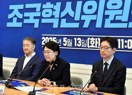 ▲김선민 진짜 대한민국 선거대책위원회 공동 선대 위원장이 5월 13일 국회에서 회의를 열고 “지금 조국혁신당의 대선 후보는 이재명이다”라고 밝히고 있다. ⓒ영등포시대