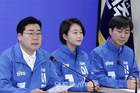 ▲박찬대 상임총괄선대위원장(왼쪽)이 민주당은 오직 국민만을 바라보며, 국민과 함께, 이재명과 함께 반드시 승리하겠다”라고 강조하고 있다.