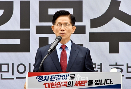 ▲김문수 국민의힘 대선 후보가 22일 오전 서울 여의도 중앙당사에서 정치개혁 관련 기자회견을 하고 있다. ©영등포시대