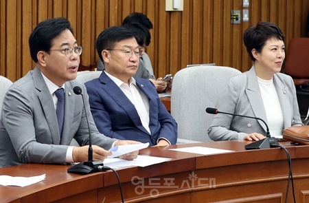 ▲송언석 비상대책위원장 겸 원내대표가 7월 15일 국회에서 열린 원내대책회의 모두 발언에서 강선우, 정동영, 권오을 장관 후보자들에게 강하게 비판하고 있다. Ⓒ영등포시대