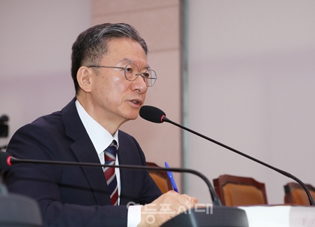 ▲정성호 법무부 장관 후보자가 7월 16일 국회에서 시행된 인사청문회 출석해 의원들의 질의에 답변하고 있다. Ⓒ영등포시대
