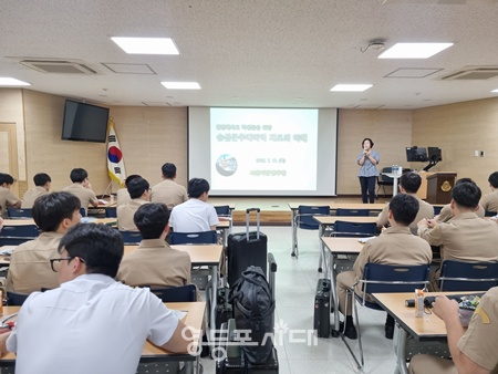 ▲서울지방병무청이 17일 인천해사고에서 연 ‘송선근무예비역 제도’ 설명회에서 해사고 3학년학생들이 경청하고 있다. ©서울지방병무청 제공 