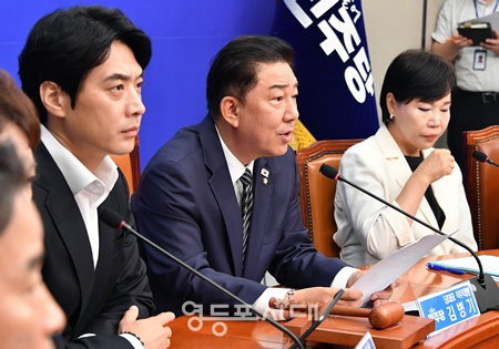 ▲김병기 더불어민주당 당대표 겸 원내대표가 25일 서울 여의도 국회에서 열린 최고위원회의에서 발언하고 있다. ⓒ영등포시대