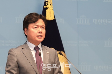 ▲김현정 더불어민주당 원내대변인이 29일 오후 국회 소통관에서 브리핑을 하고 있다. ⓒ영등포 시대