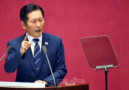 ▲정청래 대표가 “기본 사회의 기본이 민생 회복이다”라며 “소상공인과 취약계층의 채무 부담을 덜어내 제도권 안으로 다시 들어오게 돕겠다”라고 다짐하고 있다. Ⓒ영등포시대