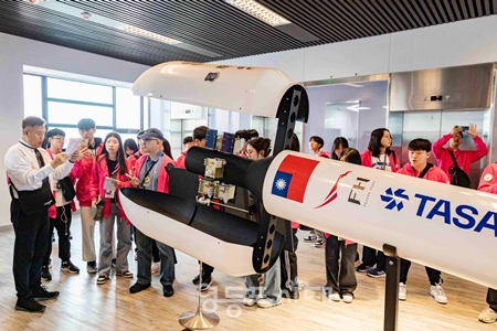 ▲지난해 떠난 ‘글로벌 미래인재 과학캠프’ 현장 탐방 모습/이미지=영등포시대