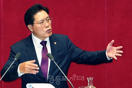 ▲송언석 국민의힘 의원 12월 국회 본회의장에서 필리버스터를 진행하고 있다. ⓒ영등포시대