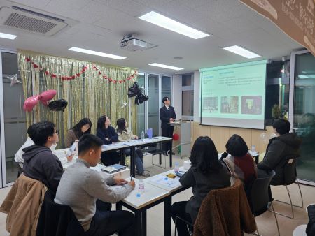 성과공유회 참석자들이 올 한 해 운영 성과를 공유하고 있다.