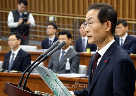▲12월 29일 국회에서 열린 김호철 감사원장 후보자가 12월 29일 국회에서 열린 인사청문회 모두 발언에서 “감사원의 직무상 독립성과 정치적 중립성”을 강조하고 있다. Ⓒ영등포시대