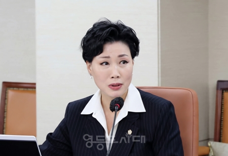 ▲‘서울특별시교육청 늘봄학교 간식 지원 조례 일부개정조례안’을 대표발의한 최재란 서울시의원/이미지=서울시의회 제공