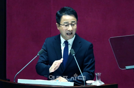 ▲한병도 민주당 원내대표가 2월 3일 국회 교섭단체 연설을 하고 있다. Ⓒ영등포시대