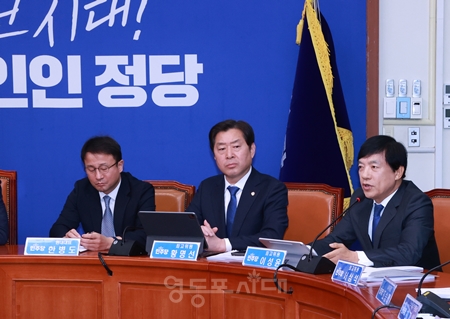 ▲이성윤 최고위원(오른쪽)이 2차 종합 특검으로 추천한 전준철 변호사에 대해 “윤석열 정권에서 압수수색을 당하는 등 탄압받았던 변호사다”라고 설명하고 있다. Ⓒ영등포시대 